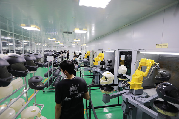 quy trình sản xuất nón bảo hiểm tại Công ty Á Châu